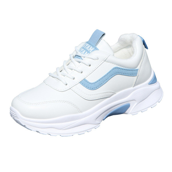 Modernūs moteriški sportbačiai grubiu padu ir minkštu pamušalu