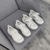 Γυναικεία αθλητικά παπούτσια με κορδόνια