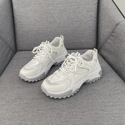 Γυναικεία αθλητικά παπούτσια με κορδόνια