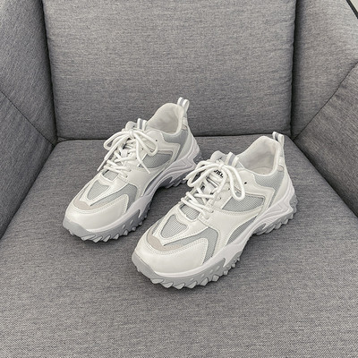 Γυναικεία αθλητικά παπούτσια με κορδόνια