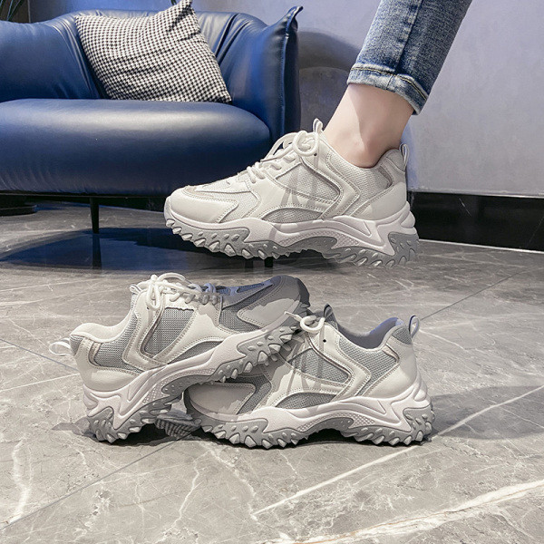 Γυναικεία αθλητικά παπούτσια με κορδόνια 