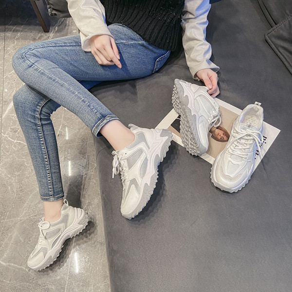 Γυναικεία αθλητικά παπούτσια με κορδόνια 