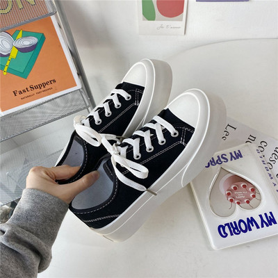 Γυναικεία αθλητικά παπούτσια σε δύο χρώματα