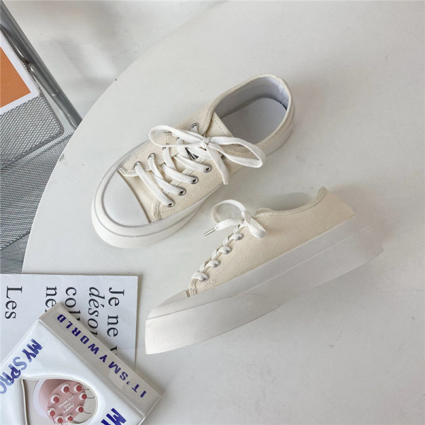 Γυναικεία αθλητικά παπούτσια σε δύο χρώματα