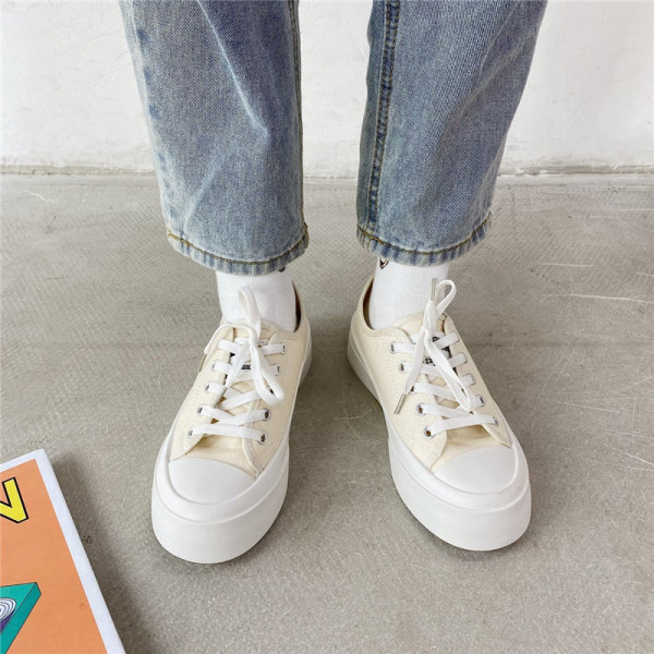 Γυναικεία αθλητικά παπούτσια σε δύο χρώματα