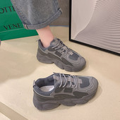 Γυναικεία casual αθλητικά παπούτσια σε γκρι, λευκό και μαύρο χρώμα με κορδόνια