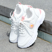 Μοντέρνα έκο δερμάτινα αθλητικά παπούτσια με κορδόνια σε λευκό χρώμα