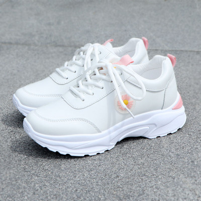 Μοντέρνα έκο δερμάτινα αθλητικά παπούτσια με κορδόνια σε λευκό χρώμα