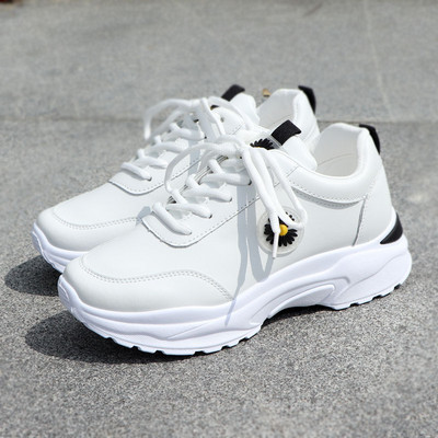 Μοντέρνα έκο δερμάτινα αθλητικά παπούτσια με κορδόνια σε λευκό χρώμα