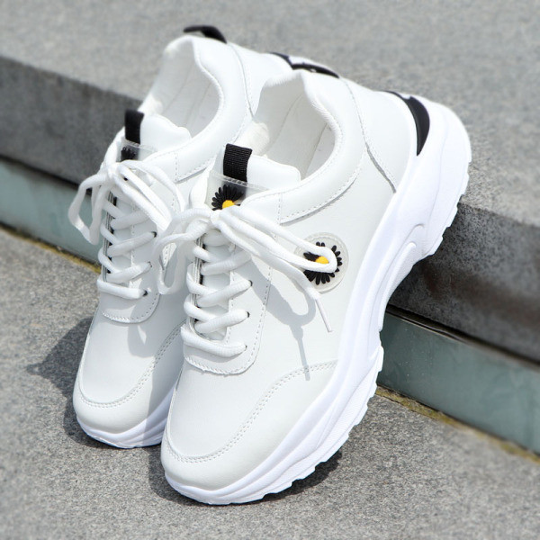 Μοντέρνα έκο δερμάτινα αθλητικά παπούτσια με κορδόνια σε λευκό  χρώμα