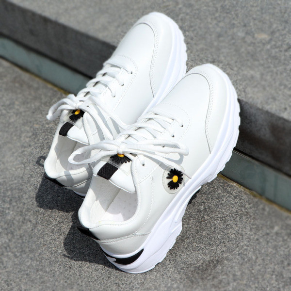 Μοντέρνα έκο δερμάτινα αθλητικά παπούτσια με κορδόνια σε λευκό  χρώμα