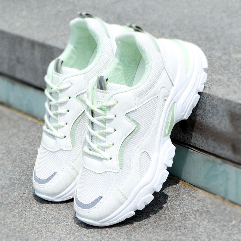 Casual γυναικεία πάνινα παπούτσια με τραχιά σόλα σε λευκό χρώμα