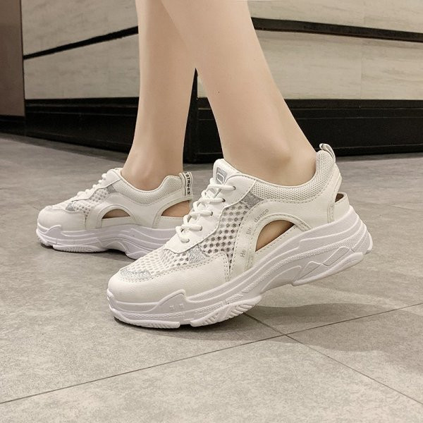 Lameda tallaga hingavad naiste tossud