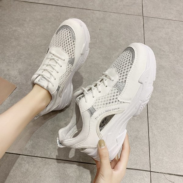 Lameda tallaga hingavad naiste tossud