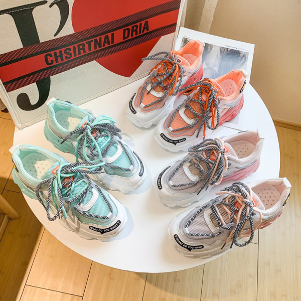 Πολύχρωμα γυναικεία αθλητικά παπούτσια με επιγραφή