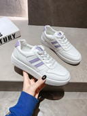 Νέο μοντέλο γυναικεία αθλητικά παπύτσια  με επίπεδη σόλα σε λευκό χρώμα