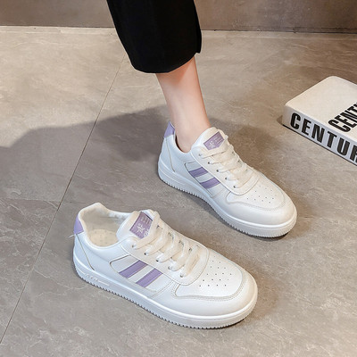 Νέο μοντέλο γυναικεία αθλητικά παπύτσια  με επίπεδη σόλα σε λευκό χρώμα