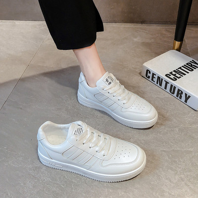 Νέο μοντέλο γυναικεία αθλητικά παπύτσια  με επίπεδη σόλα σε λευκό χρώμα