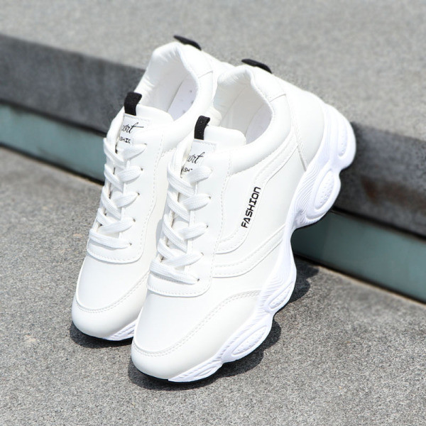 Kareda talla ja kirjaga vabaaja nahast naiste tossud