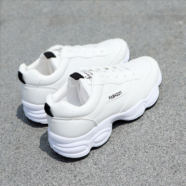 Kareda talla ja kirjaga vabaaja nahast naiste tossud