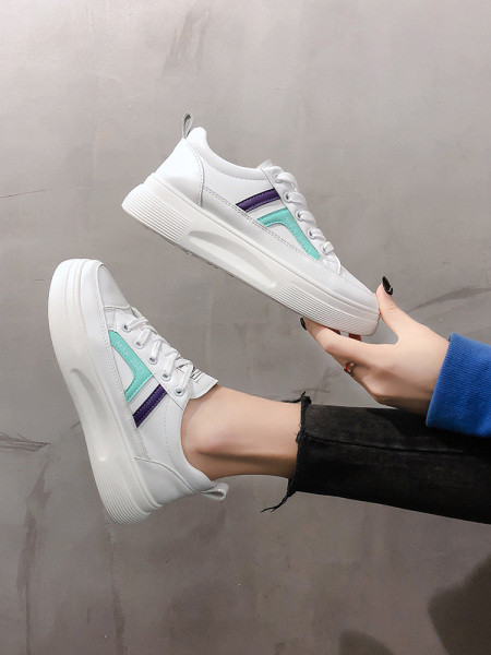 Γυναικεία μοντέρνα αθλητικά παπούτσια κατάλληλα για το καλοκαίρι με επίπεδη σόλα