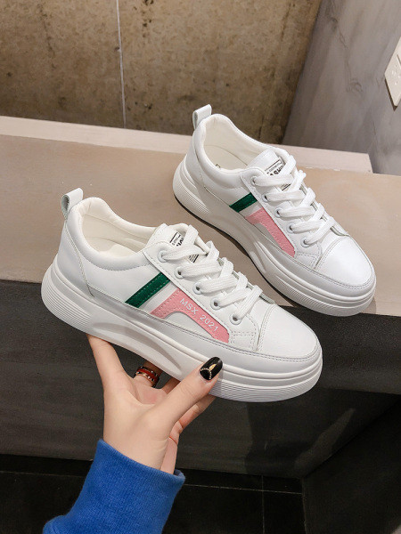 Γυναικεία μοντέρνα αθλητικά παπούτσια κατάλληλα για το καλοκαίρι με επίπεδη σόλα