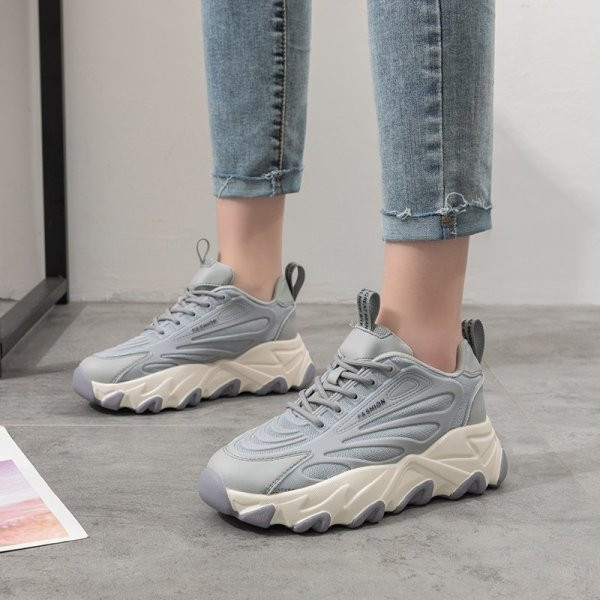 Γυναικεία αθλητικά παπούτσια με πλατφόρμα ύψους 5 cm