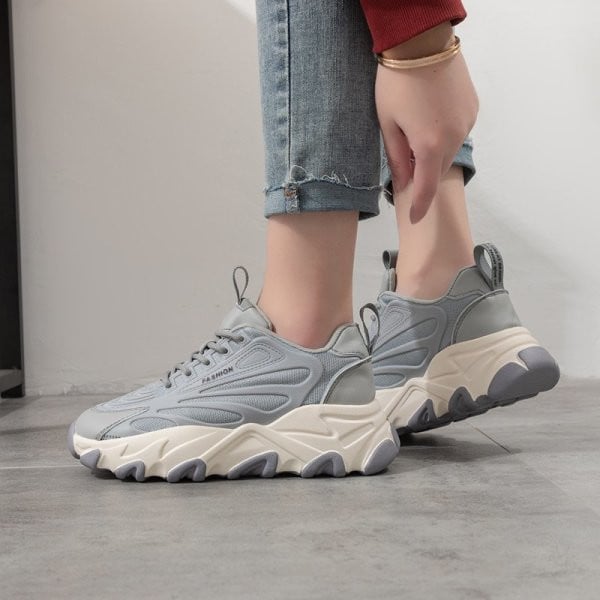 Γυναικεία αθλητικά παπούτσια με πλατφόρμα ύψους 5 cm