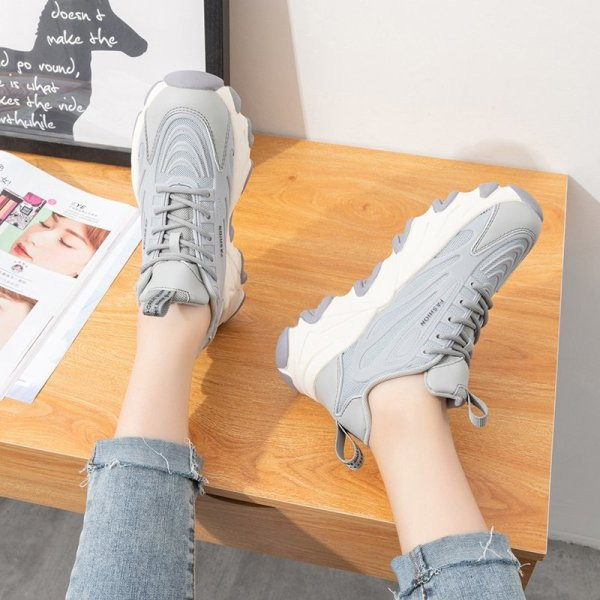 Γυναικεία αθλητικά παπούτσια με πλατφόρμα ύψους 5 cm