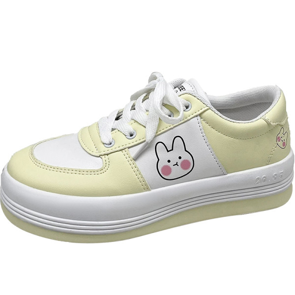 Γυναικεία αθλητικά παπούτσια με απλικέ και ψηλή σόλα