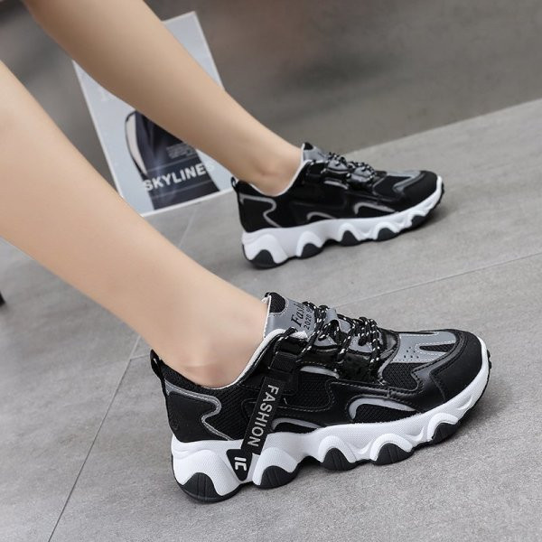 Naiste vabaaja tossud paelte ja krobelise tallaga - valge, must ja roosa