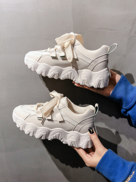 Γυναικεία αθλητικά παπούτσια με ψηλή σόλα και κορδέλα