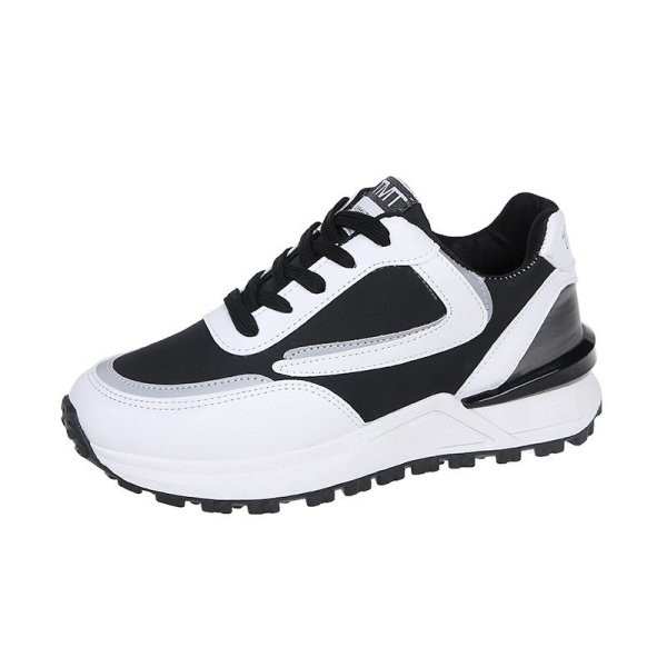 Μοντέρνα γυναικεία αθλητικά παπούτσια με κορδόνια σε λευκό και μαύρο χρώμα