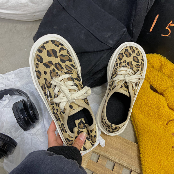 Casual αθλητικά παπούτσια με κορδόνια