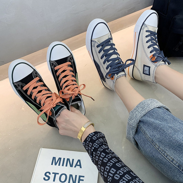 Γυναικεία αθλητικά παπούτσια με κορδόνια με επίπεδη σόλα