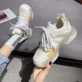 Γυναικεία αθλητικά παπούτσια με κορδόνια