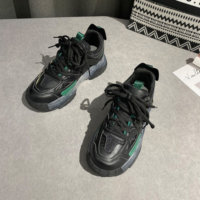 Γυναικεία αθλητικά παπούτσια με κορδόνια