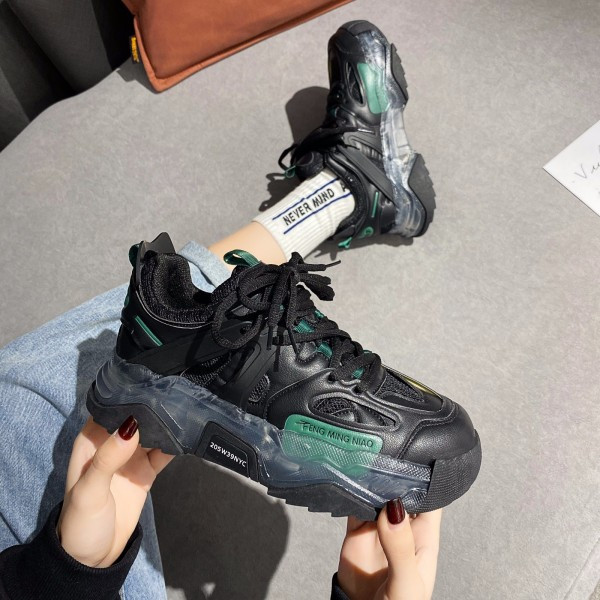 Γυναικεία αθλητικά παπούτσια με κορδόνια