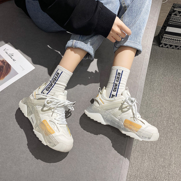 Γυναικεία αθλητικά παπούτσια με κορδόνια