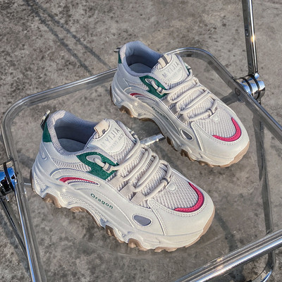 Γυναικεία αθλητικά παπούτσια με τραχιά σόλα και πλέγμα