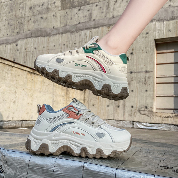 Γυναικεία αθλητικά παπούτσια με τραχιά σόλα και πλέγμα