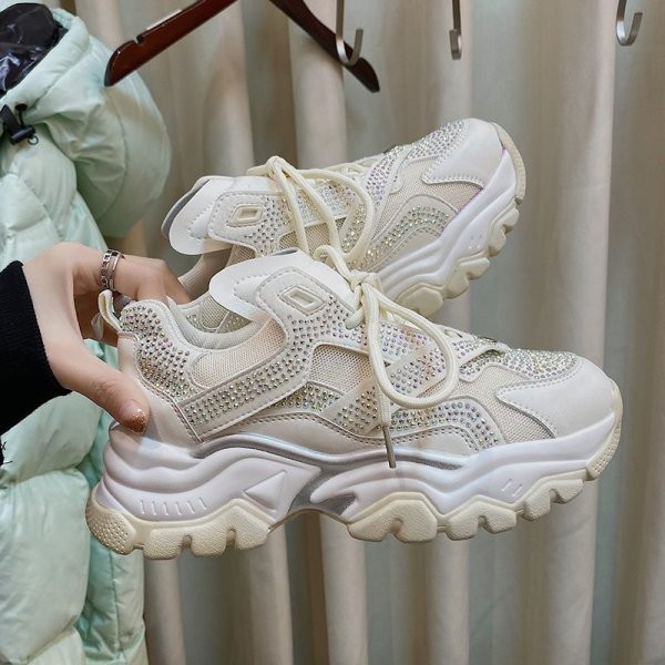 Naiste vabaaja tossud lipsude ja kividega