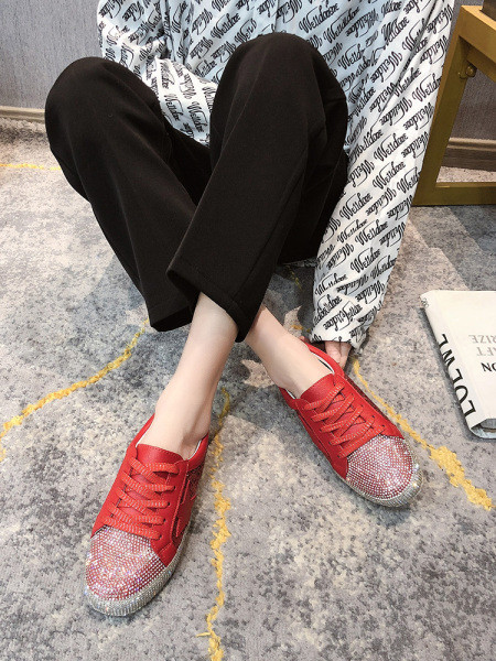 Γυναικεία casual αθλητικά παπούτσια με πέτρες και κορδόνια σε τρία χρώματα