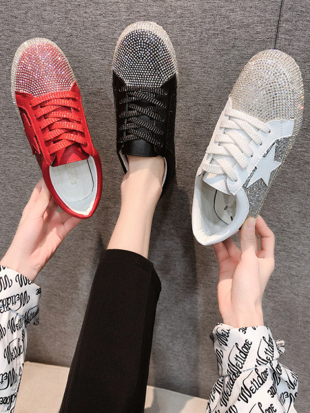 Γυναικεία casual αθλητικά παπούτσια με πέτρες και κορδόνια σε τρία χρώματα