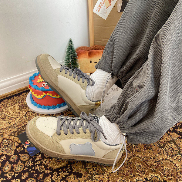 Casual αθλητικά παπούτσια σε επίπεδη σόλα