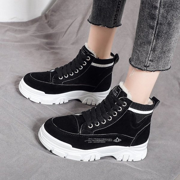 Νέο μοντέλο  γυναικεία αθλητικά παπύτσια  από οικολογικό σουέτ με μαλακή επένδυση