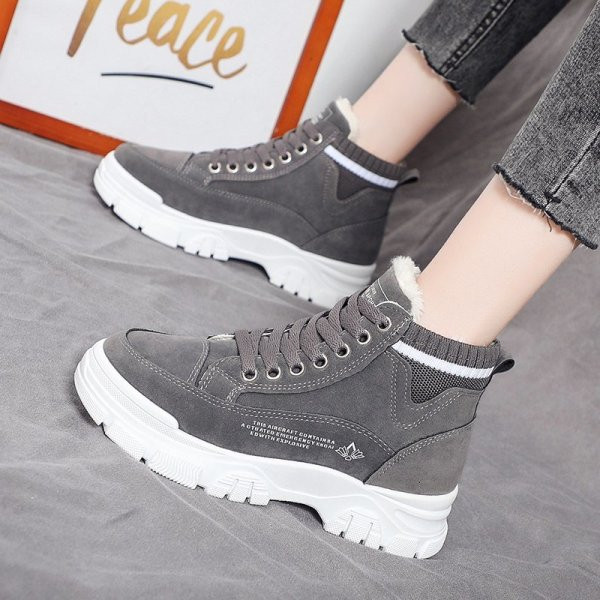 Νέο μοντέλο  γυναικεία αθλητικά παπύτσια  από οικολογικό σουέτ με μαλακή επένδυση