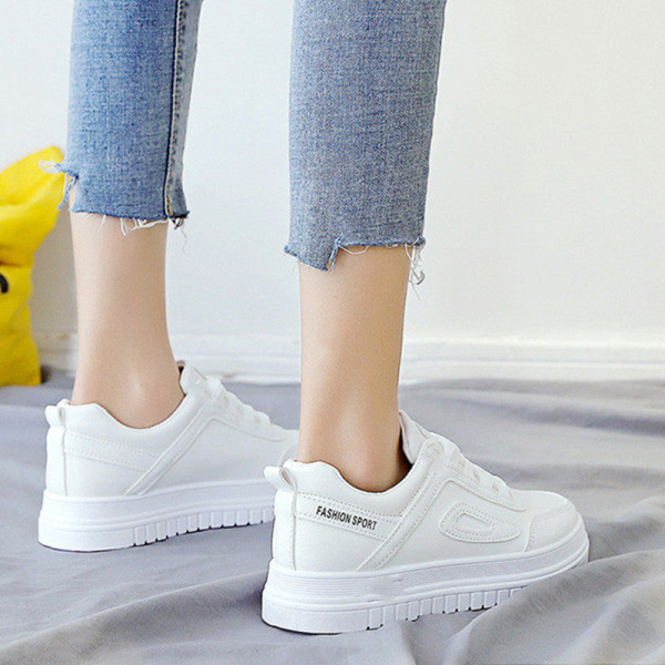 Casual γυναικεία αθλητικά παπούτσια κατασκευασμένα από faux δέρμα με επίπεδη σόλα