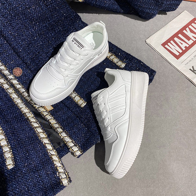 Γυναικεία έκο δερμάτινα αθλητικά παπούτσια με έμβλημα