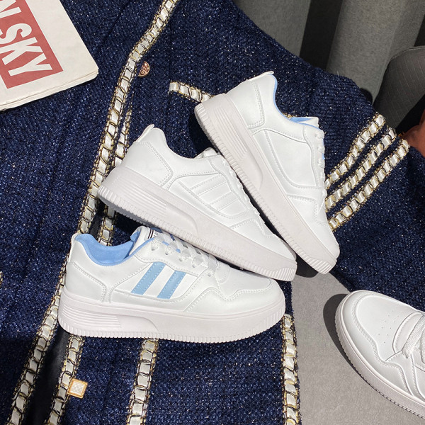 Γυναικεία έκο δερμάτινα αθλητικά παπούτσια με έμβλημα